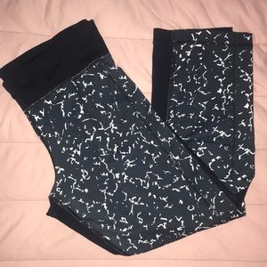 EUC Medium Under Armour Crop Pants